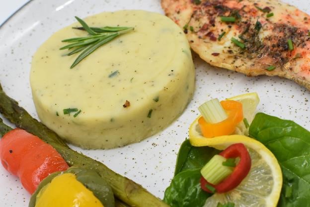 Diet Fuels - Baked Haddock with Mash, Asparagus, Peppers & Spinach - Meal